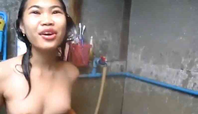 [เอเชียตะวันออกเฉียงใต้]คุยกับน้อง แต่จริงๆแล้วแอบถ่ายวิดีโออยู่