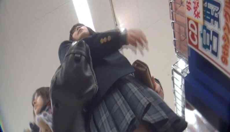 真‧偷拍神人!!高級相機在手 石榴裙下的任何秘密一個都不漏!  175