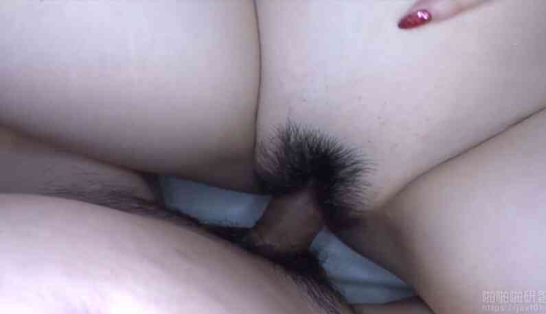 [FC2真實素人精選!] 平時賢淑的人妻也有淫蕩的一面~床上床下判若兩人~