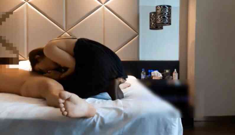 酒店約操氣質大奶妹~早就準備好情趣內衣等哥哥來操~