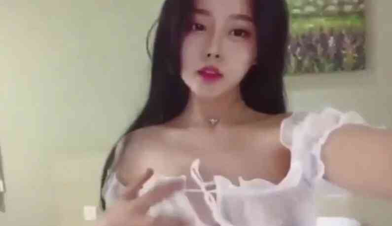 古典妹妹自己抓奶爽一波~