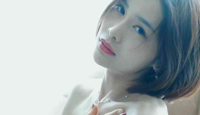 สาวผมสั้นหน้าตา ถอดเสื้ออ่อย