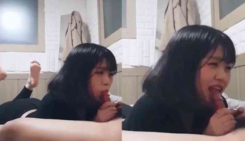 清純小妹露臉口交!!簡單咬咬就很舒服~