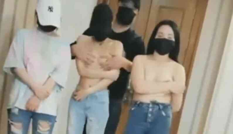 ขายตัวใช้หนี้