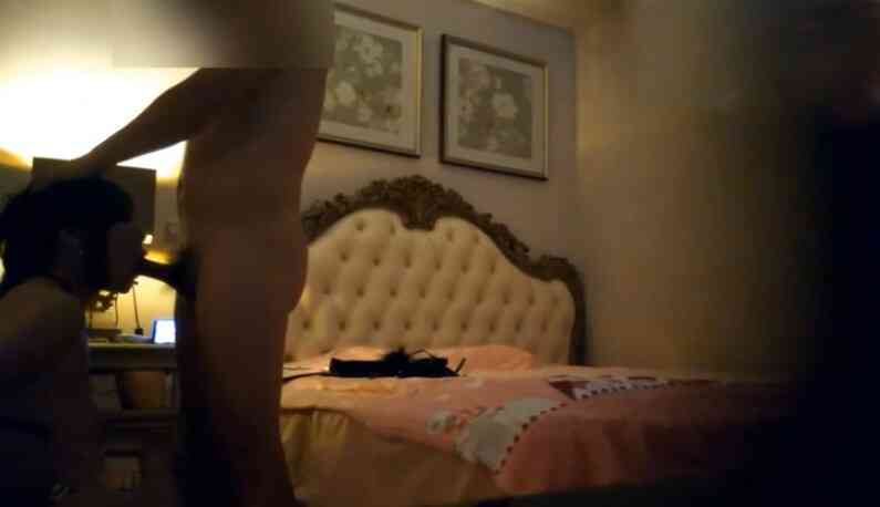 婀娜多姿的性感良家妹妹~缺錢兼職酒店服務大哥哥~｢大屌讓我快不行了~｣