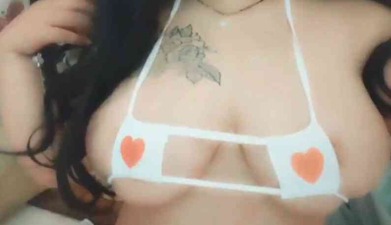 大奶姐姐想吃月餅~小哥哥你先吃我的奶!!