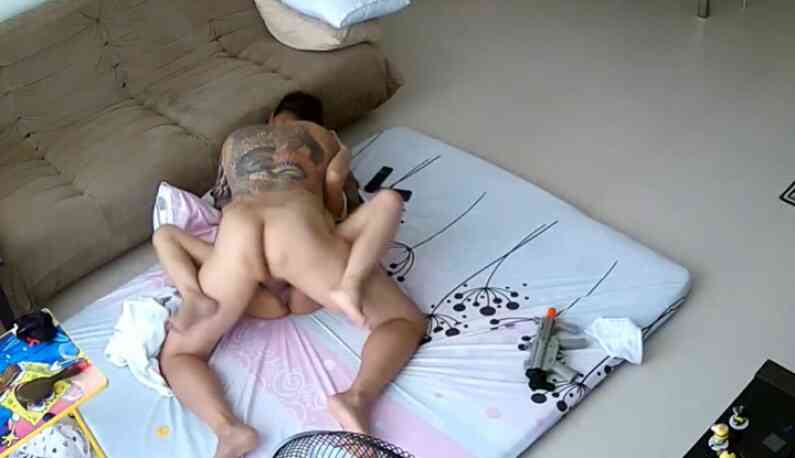 ชายมีรอยสักเย็ดดุสาวน้อย