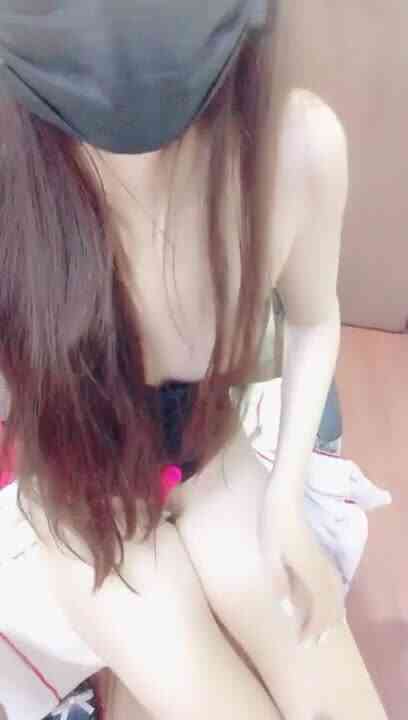 颜值不错身材也不错御姐美女主播收费直播大秀第二弹 小穴粉嫩 炮机爆菊跳蛋插穴 十分诱人