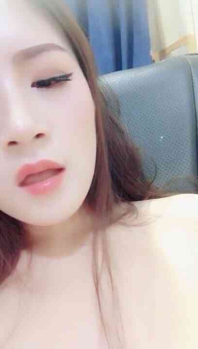 高颜值气质御姐美女主播收费直播大秀 颜值高身材好 阴毛稀疏 自慰插穴 十分诱人