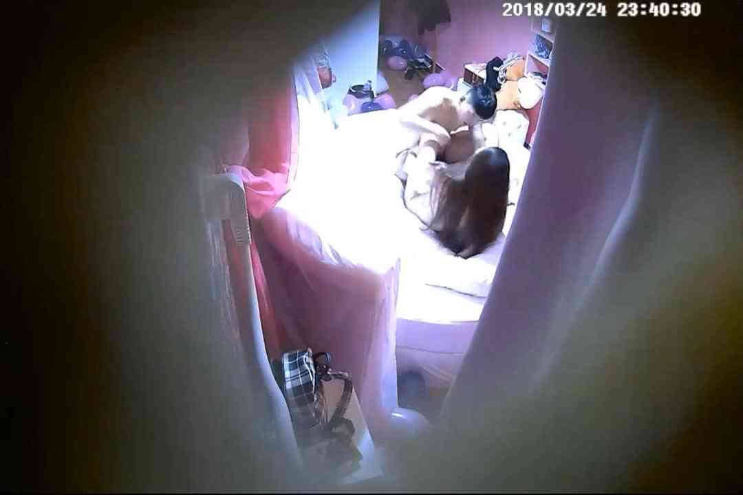 社会小哥带着自己女朋友开房打炮 房子里都是气球 开灯关灯各打一炮