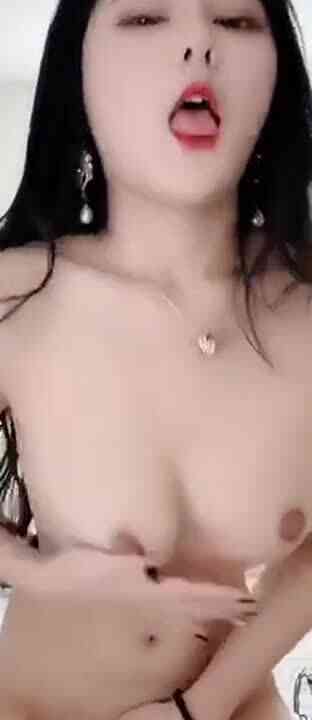 花椒网红美女下海 自拍福利小视频 这身材很好 全裸热舞很有诱惑力