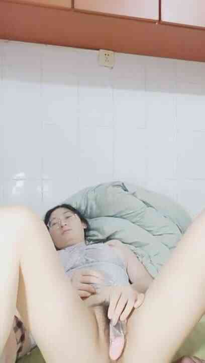 骚气眼镜少妇和纹身小哥双人啪啪 口交跳蛋自慰上位骑乘大力抽插 很是诱惑喜欢不要错过