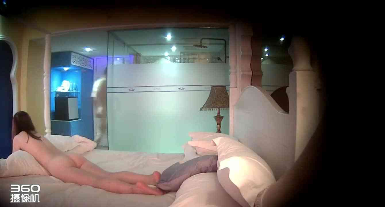 超短裙时尚性感的大学美女酒店被性欲旺盛的男友各种高难度体位狠狠爆插了3次,白皙翘臀后入猛干,水嫩漂亮!