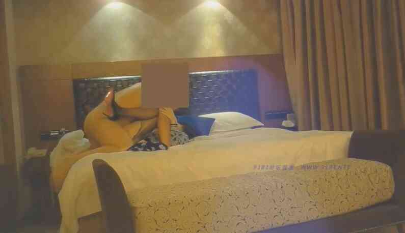 นัดนางแบบสาวมาเล่นเสียวที่โรงแรม เย็ดขนาดนี้แล้วเธอยังไม่ยอมถอดเสื้อผ้าเลย