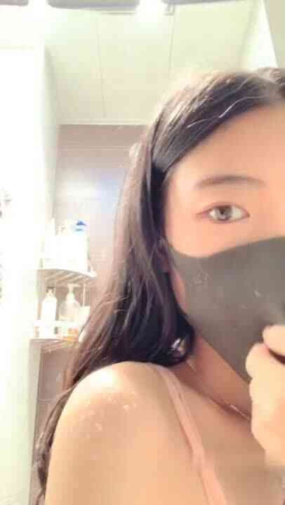 苗条身材口罩妹子浴室湿身诱惑 跳蛋塞逼逼掰开近距离特写非常粉嫩 很是诱惑喜欢不要错过