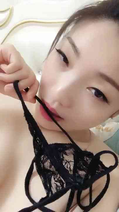 逼逼非常粉嫩苗条少妇漏逼诱惑秀 床上漏逼自摸掰开嫩逼看着诱人 很是诱惑喜欢不要错过