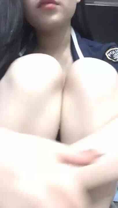 制服诱惑颜值不错妹子自慰秀 嘴里塞一根下面振动棒摩擦自慰呻吟 很是诱惑喜欢不要错过