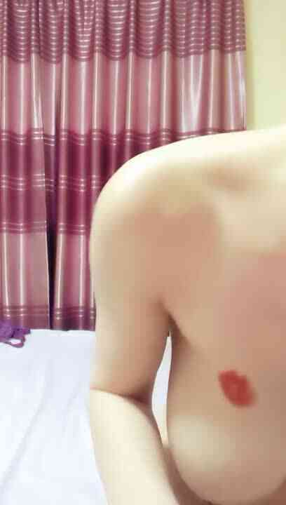 大奶美女主播 奶子超大 把玩偶坐在身子下 木耳也很粉嫩 很是诱人