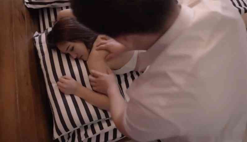 นวดน้ำมันเงี่ยนไปหมด ถอดกางเกงหมอนวดโม๊คให้