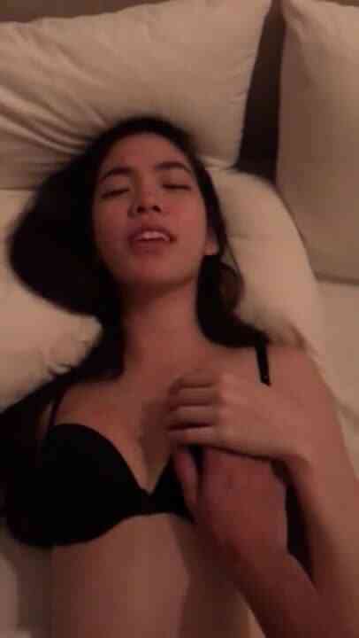 สาวหมวยโดนเพื่อนชายช่วยเสียว