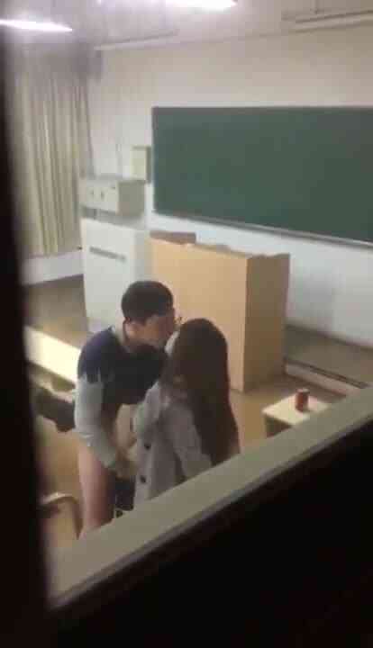 เอากันในห้องเรียน