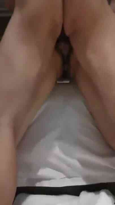 จับแฟนยืนเย็ดท่าหมา ซอยซะตูดแดงเลยให้เพื่อนยืนถ่าย