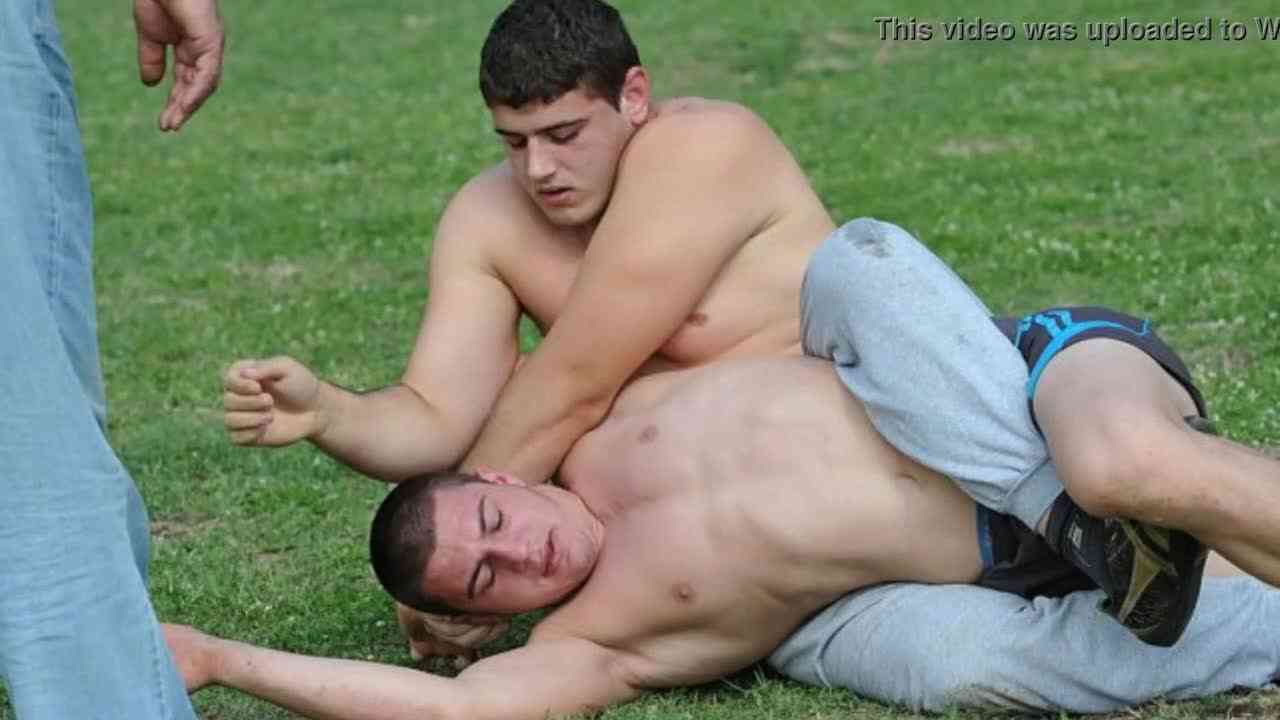 (เกย์) คู่เกย์ นักมวยปล้ำ สู้กันดีๆ เย็ดกันเฉย