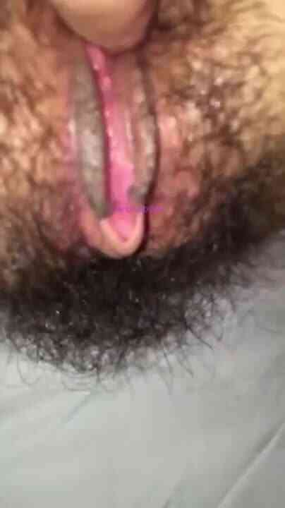 酒店開房和包養的大學生情人開房自拍妹子有點不好意思擋著鏡頭讓不要拍