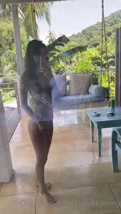 小美女在家打掃衛生